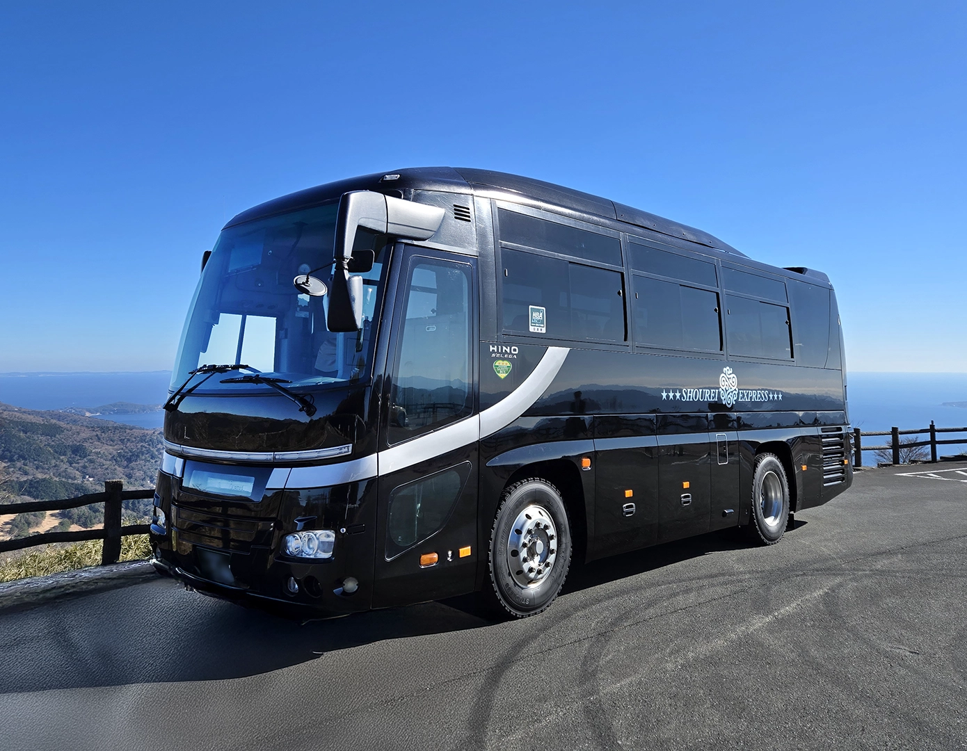ショウレイ自動車の大人気・中型サロンバス